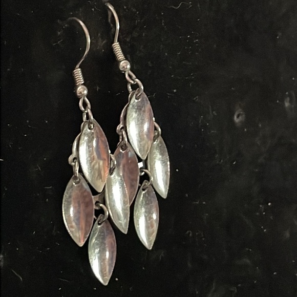 2” silver tone leafy cascade chandelier dangle earrings on wires - Picture 6 of 9